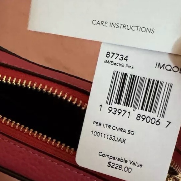 Coach NWT pebbled leather camera crossbody purse ELECTRIC PINK ⚡️ - Picture 4 of 15